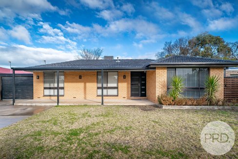 93 Undurra Drive, GLENFIELD PARK NSW 2650