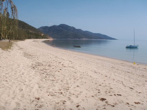94 Gloucester Avenue, HIDEAWAY BAY QLD 4800