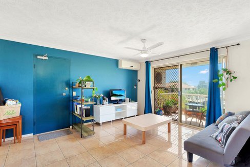 9/4 Mountain View Avenue, Miami QLD 4220