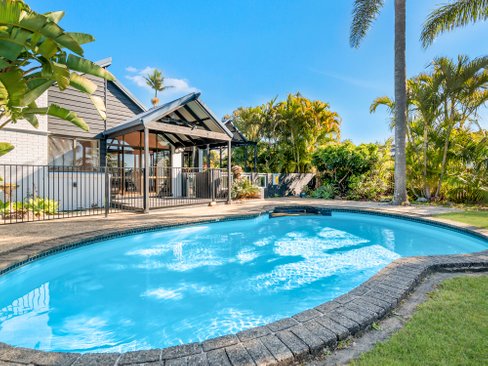 95 Guineas Creek Road, ELANORA QLD 4221