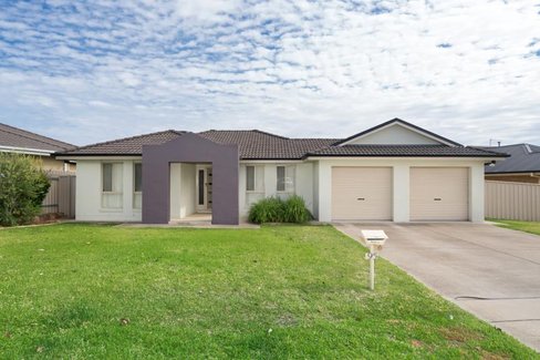 95 Yentoo Drive, GLENFIELD PARK NSW 2650