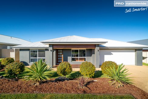 96 Barmedman Avenue, GOBBAGOMBALIN NSW 2650