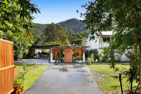 966 Tallebudgera Creek Road, Tallebudgera Valley QLD 4228