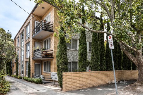 9 693 Malvern Road Toorak 3142