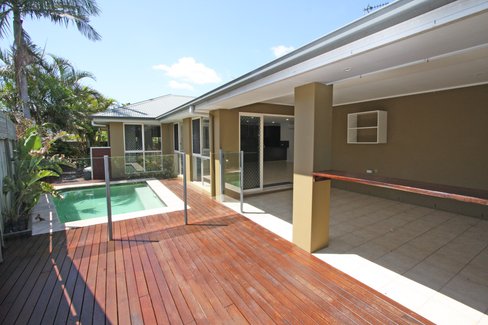 97 Crestwood Drive, MOLENDINAR QLD 4214