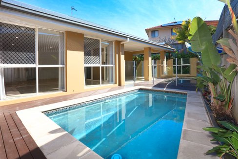 97 Crestwood Drive, MOLENDINAR QLD 4214