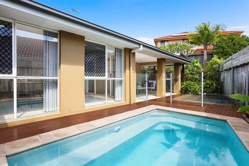 97 Crestwood Drive, MOLENDINAR QLD 4214