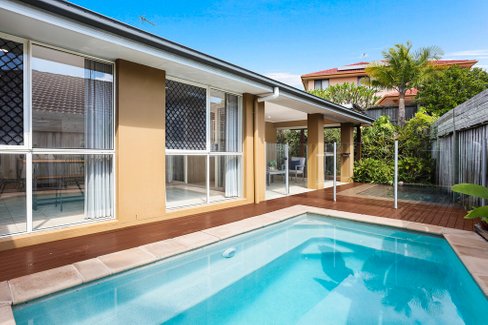 97 Crestwood Drive, MOLENDINAR QLD 4214