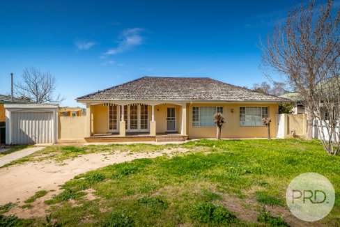 97 Grove Street, KOORINGAL NSW 2650