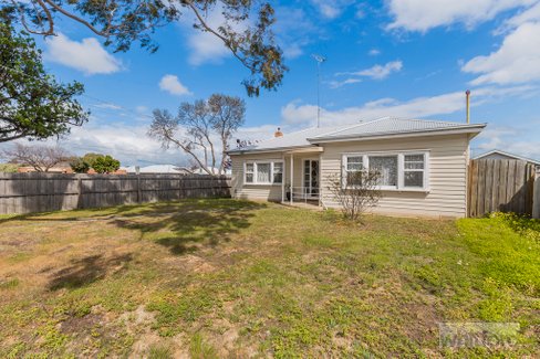 98 Ormond Road, East Geelong