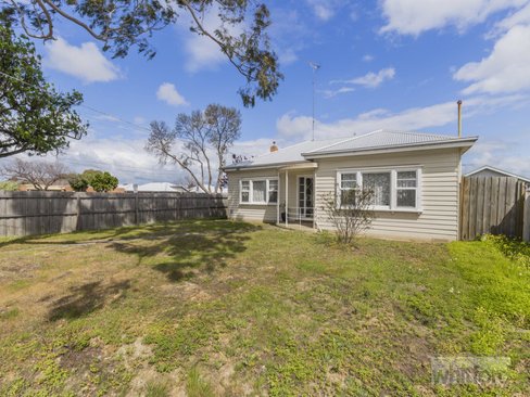 98 Ormond Road, East Geelong