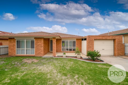 98 Raye Street, TOLLAND NSW 2650