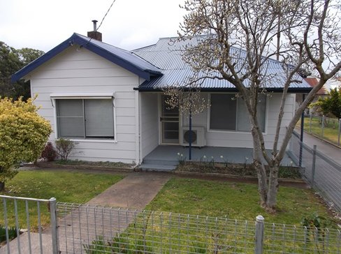 98 Russell Street, TUMUT NSW 2720