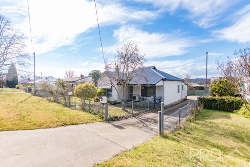 98 Russell Street, TUMUT NSW 2720