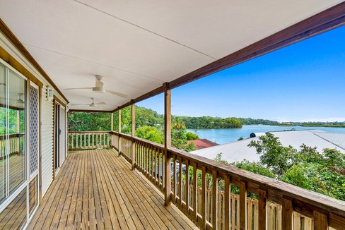 98B Broadwater Esplanade, BILAMBIL HEIGHTS