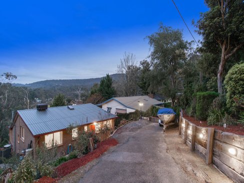 99 Charles Road Lilydale 3140