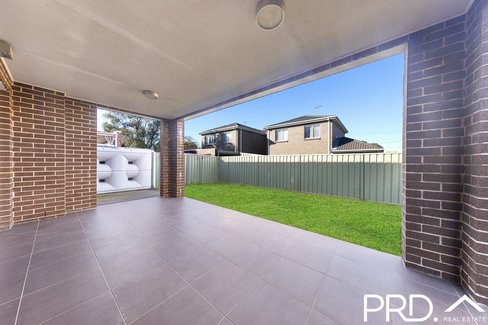 9A Matthews Avenue, EAST HILLS NSW 2213