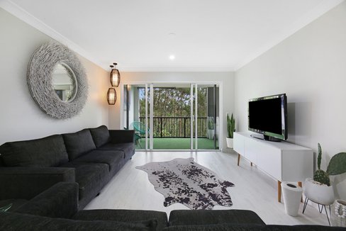 E11/1 Great Hall Drive, Miami QLD 4220