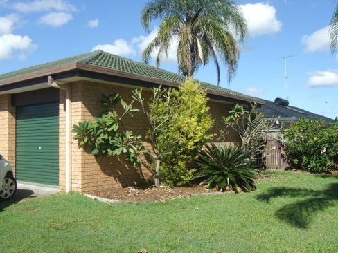 Unit 1-110 Christine Aveune, BURLEIGH WATERS QLD 4220