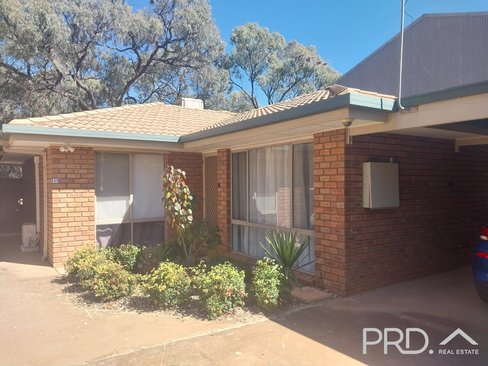 Unit 11, 2 West Road, BURONGA NSW 2739