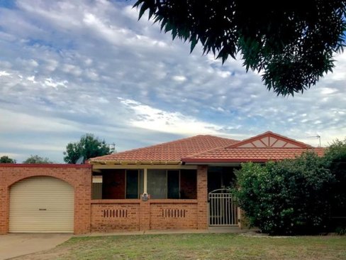 Unit 1/74 Dalman Parkway, GLENFIELD PARK NSW 2650