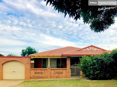 Unit 1/74 Dalman Parkway, GLENFIELD PARK NSW 2650