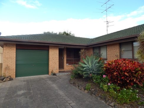 Unit 2/110 Christine Avenue, BURLEIGH WATERS QLD 4220