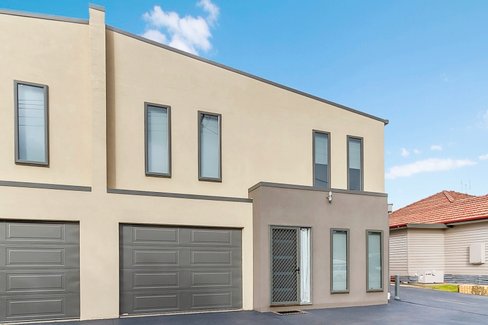 Unit 2/3 High Street, KANGAROO FLAT VIC 3555