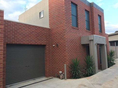 Unit 2/3 Leigh Avenue, KENNINGTON VIC 3550