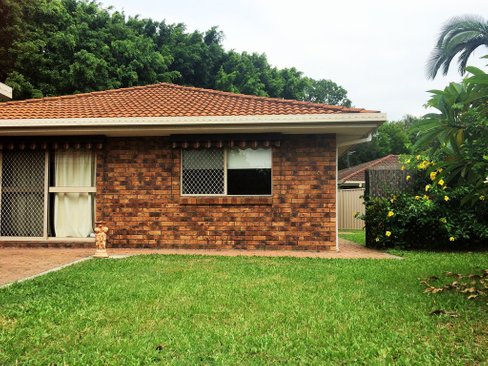 Unit 2/7 Chipwood Close, BURLEIGH WATERS QLD 4220