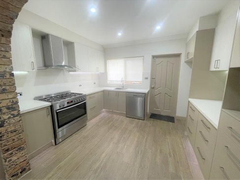 Upstairs/107 Alice Street, NEWTOWN NSW 2042