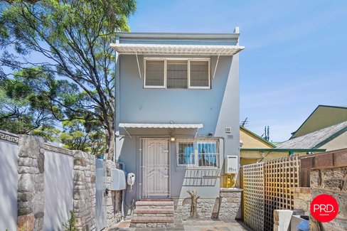 Upstairs/107 Alice Street, NEWTOWN