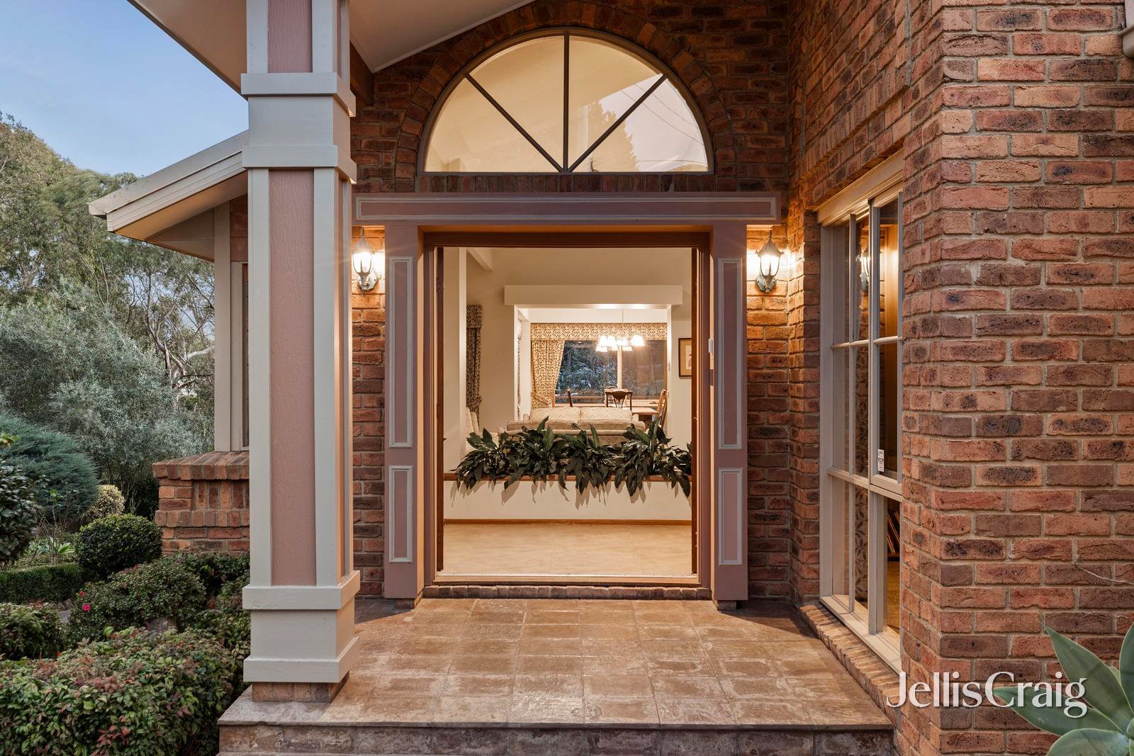 1-2 Read Street, Templestowe image 2