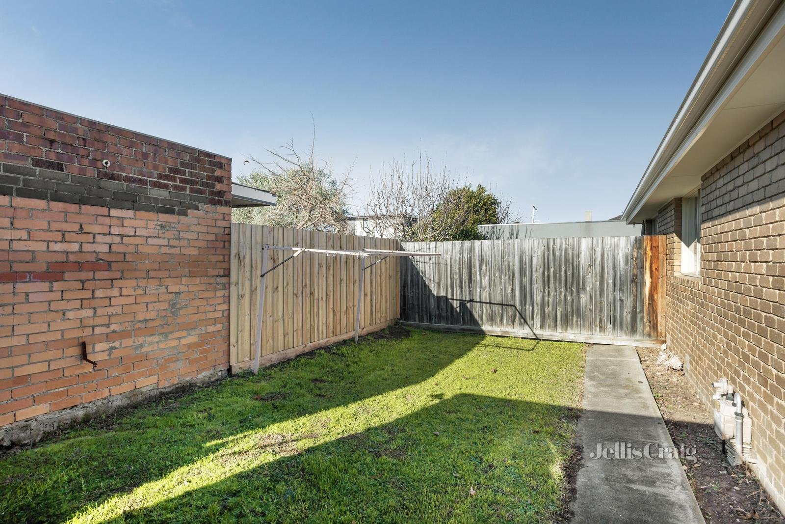 1 & 2/1 Como Court, Mount Waverley image 10