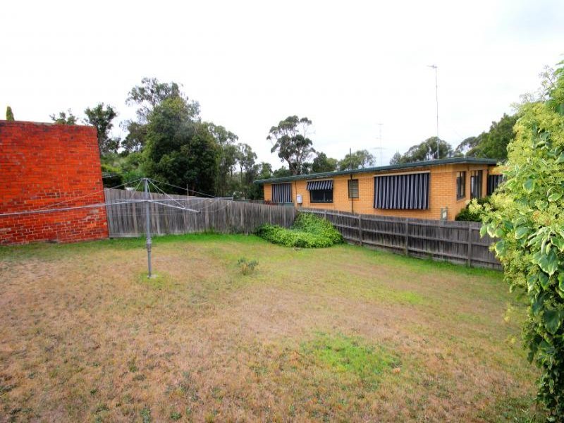 1 & 2/104 Moola Street, Ballarat North image 7