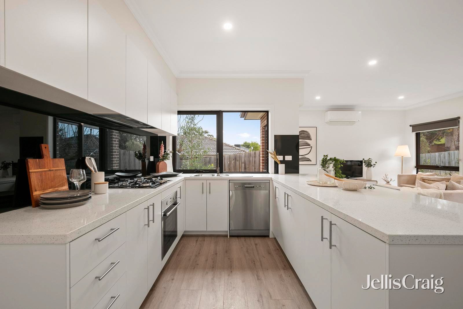 1-2/28 Highland Crescent, Mooroolbark image 6