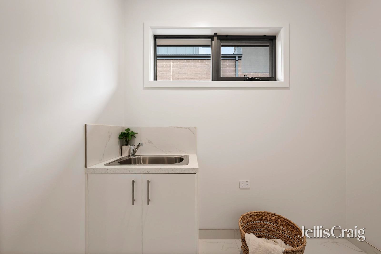 1-2/28 Highland Crescent, Mooroolbark image 14
