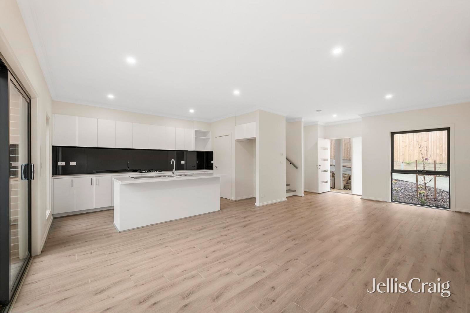 1-2/28 Highland Crescent, Mooroolbark image 17