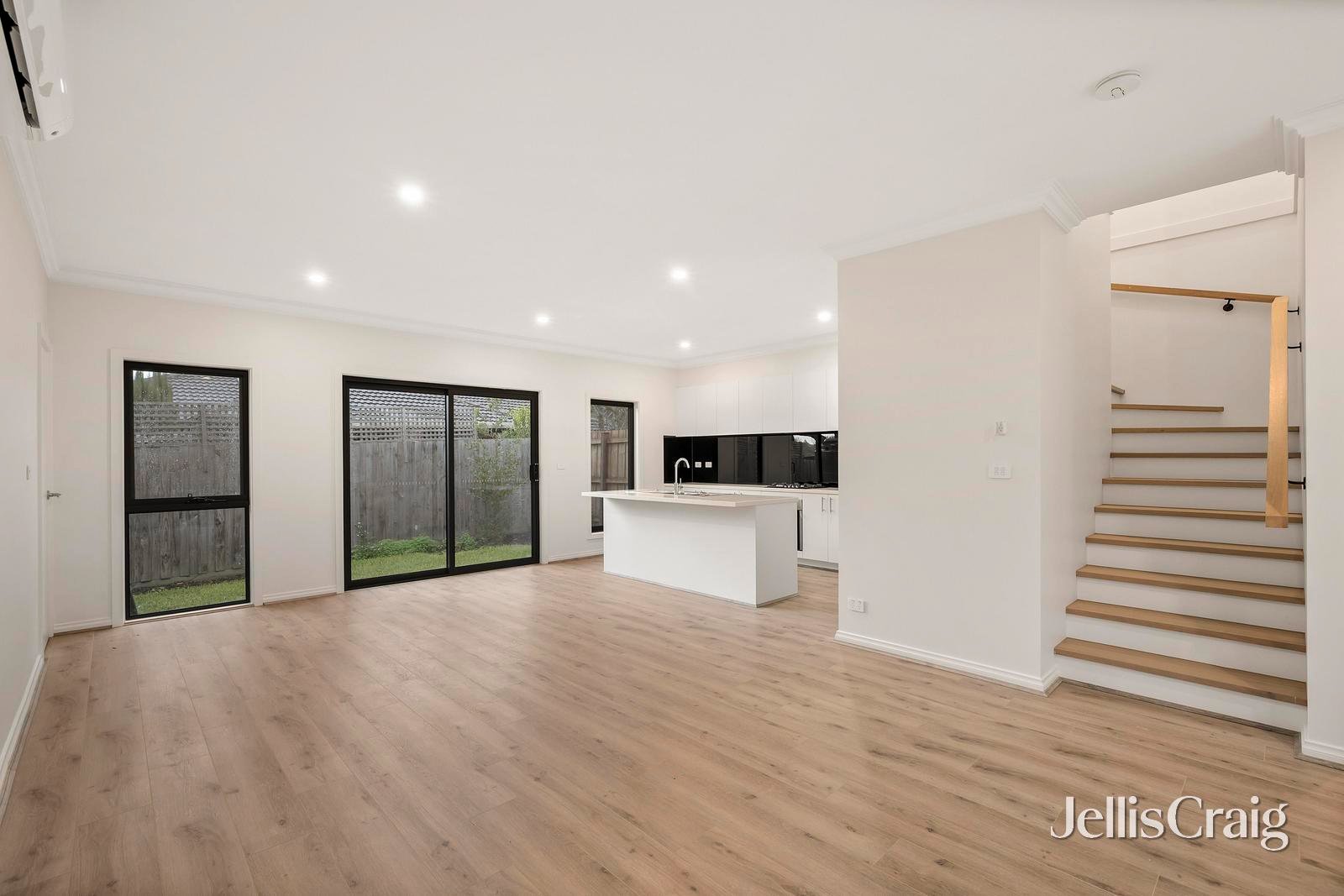1-2/28 Highland Crescent, Mooroolbark image 20