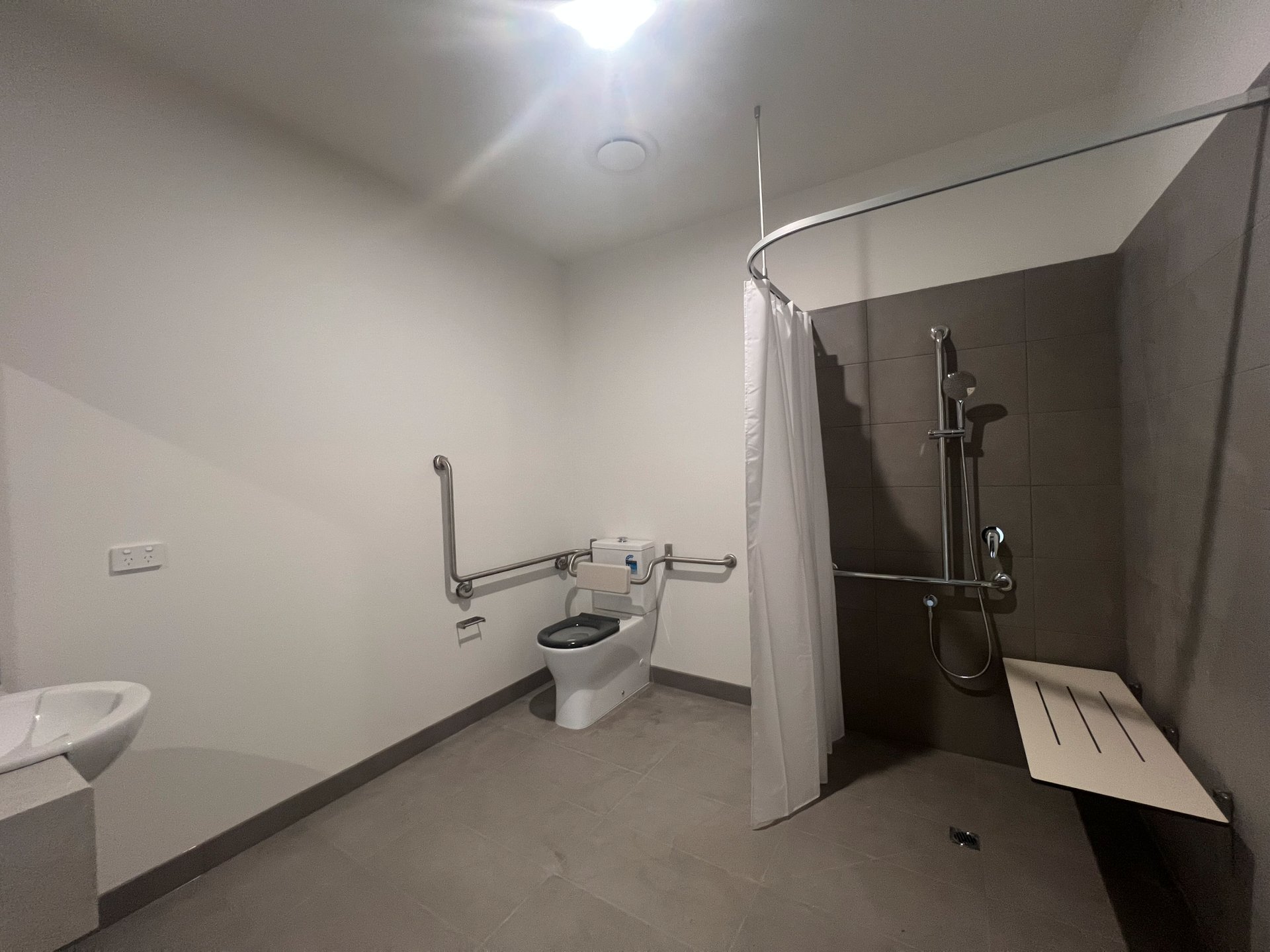 1-5/2 Greta Street, North Shore image 13