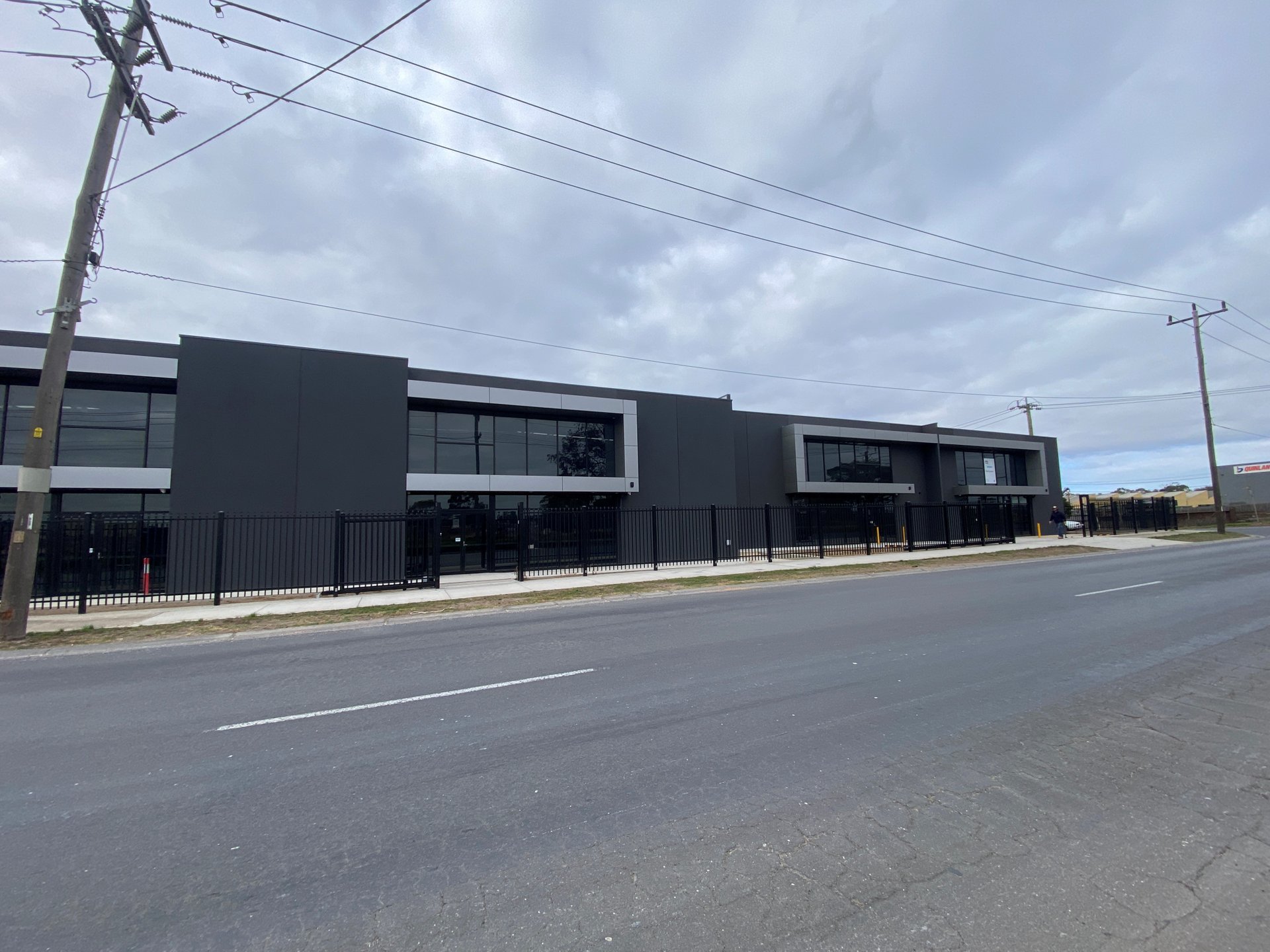 1-5/2 Greta Street, North Shore image 1