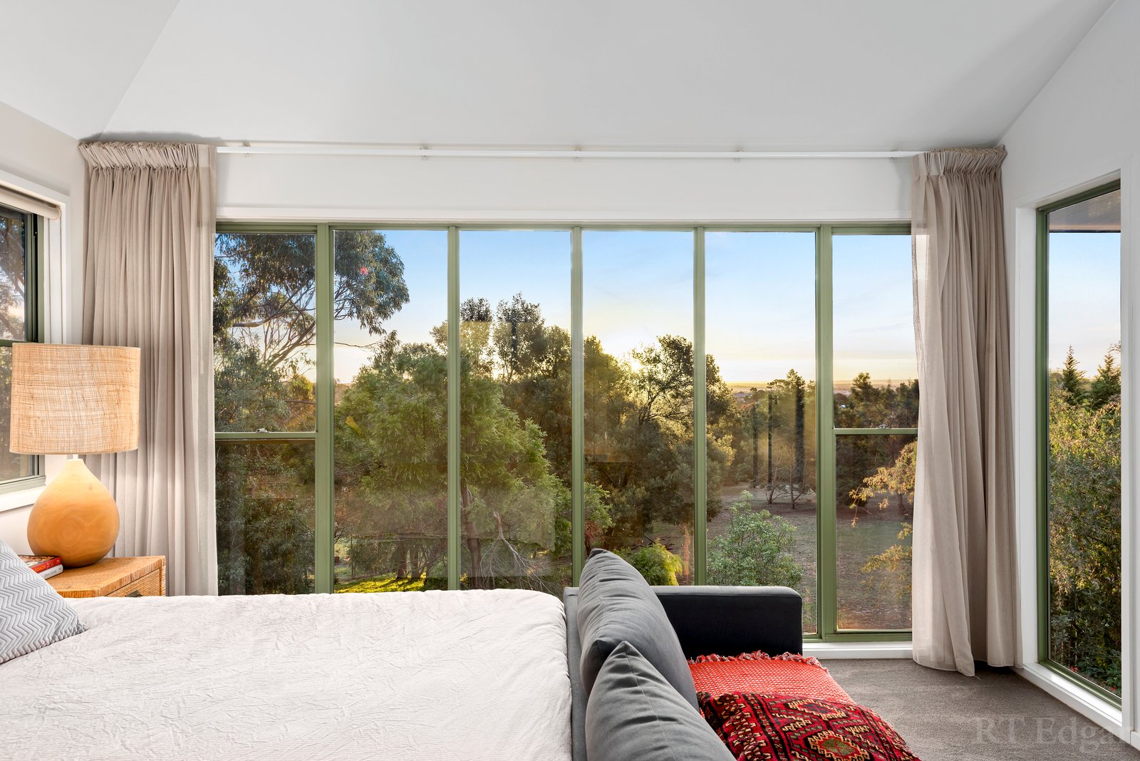 Property Gallery Thumbnail 11