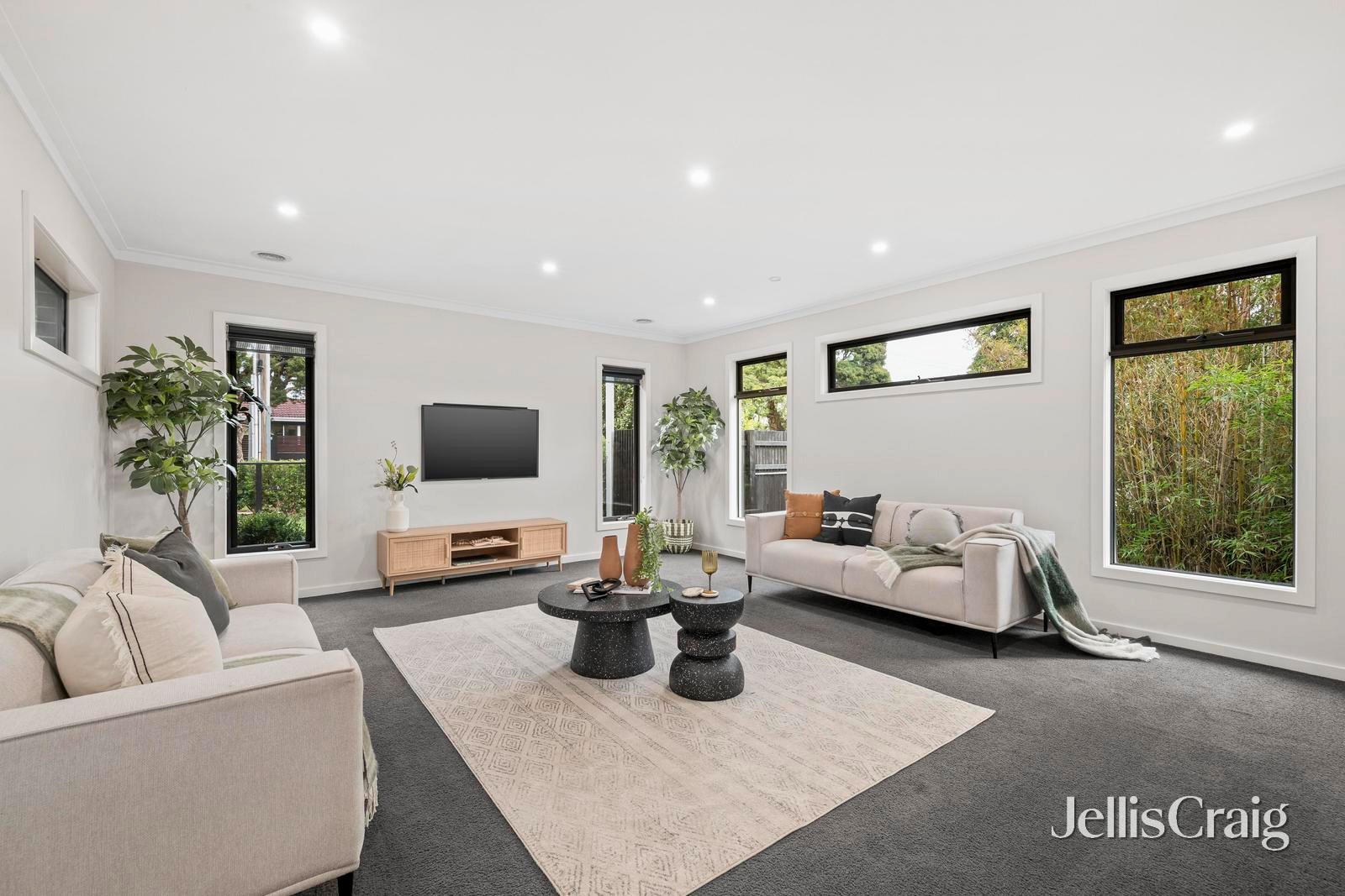 1 Acorn Grove, Mooroolbark image 2
