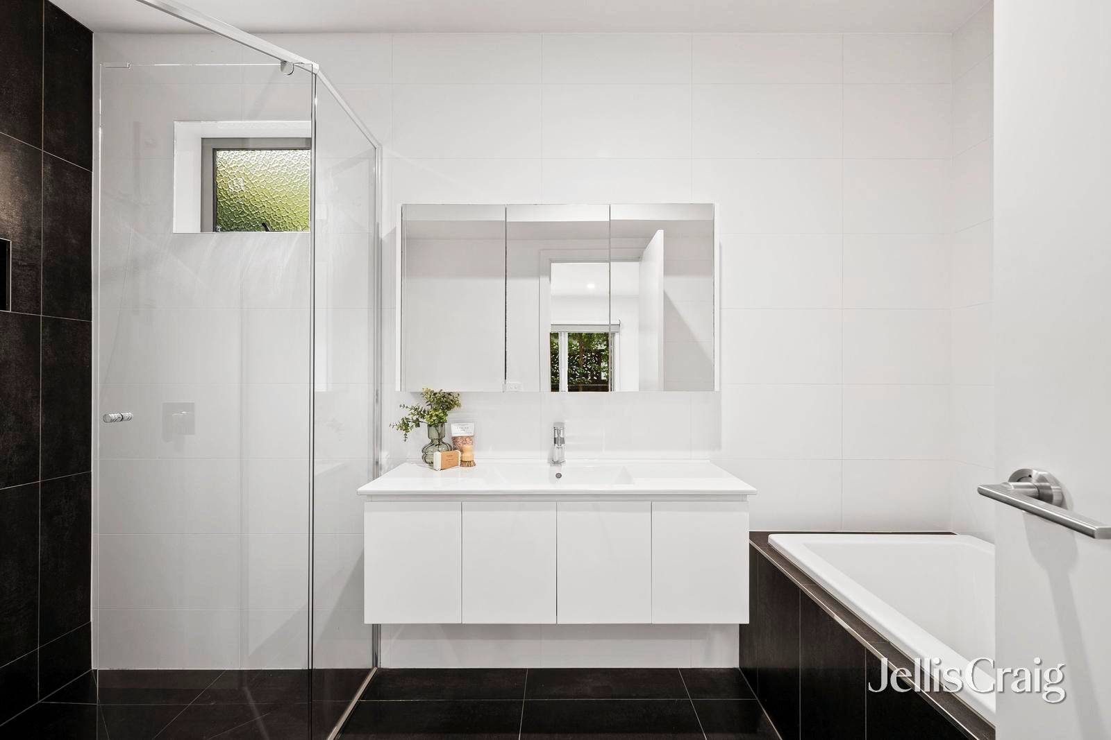 1 Acorn Grove, Mooroolbark image 14