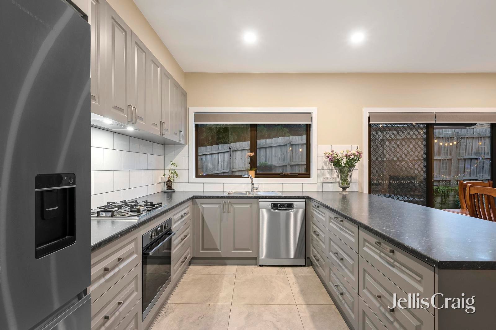 1 Admiral Court, Lilydale image 2