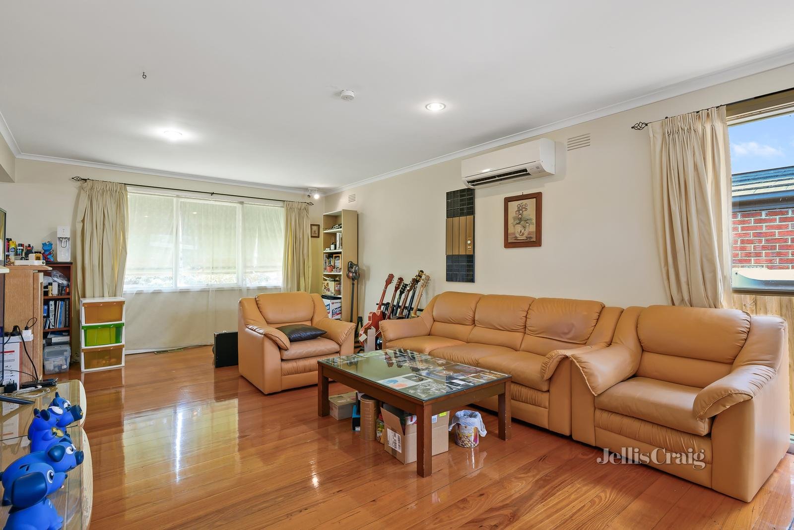 1 Agnes Court, Glen Waverley image 2