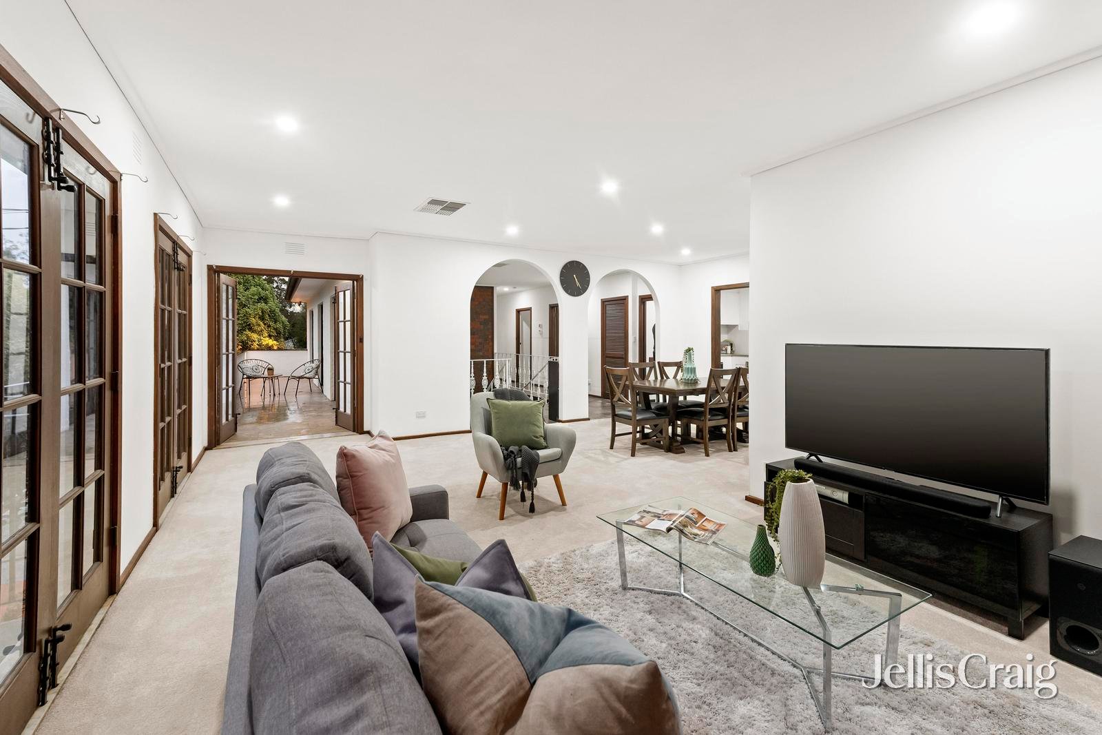1 Avoca Court, Croydon North image 2