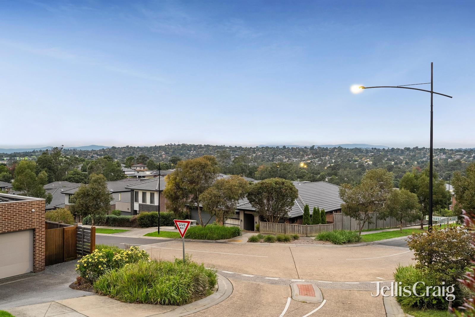 1 Baddeley Circuit, Croydon image 12