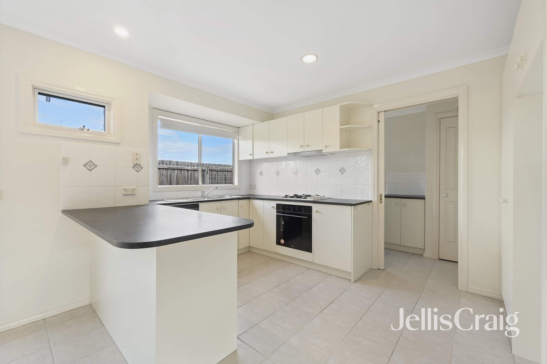 1 Banksia Court, Chelsea image 2