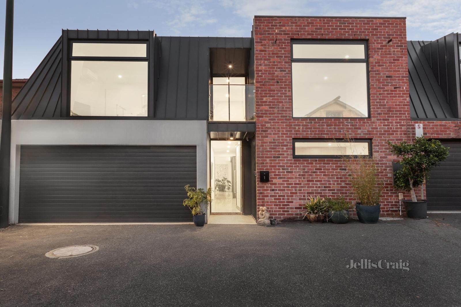 1 Bayview Street, Elwood image 1